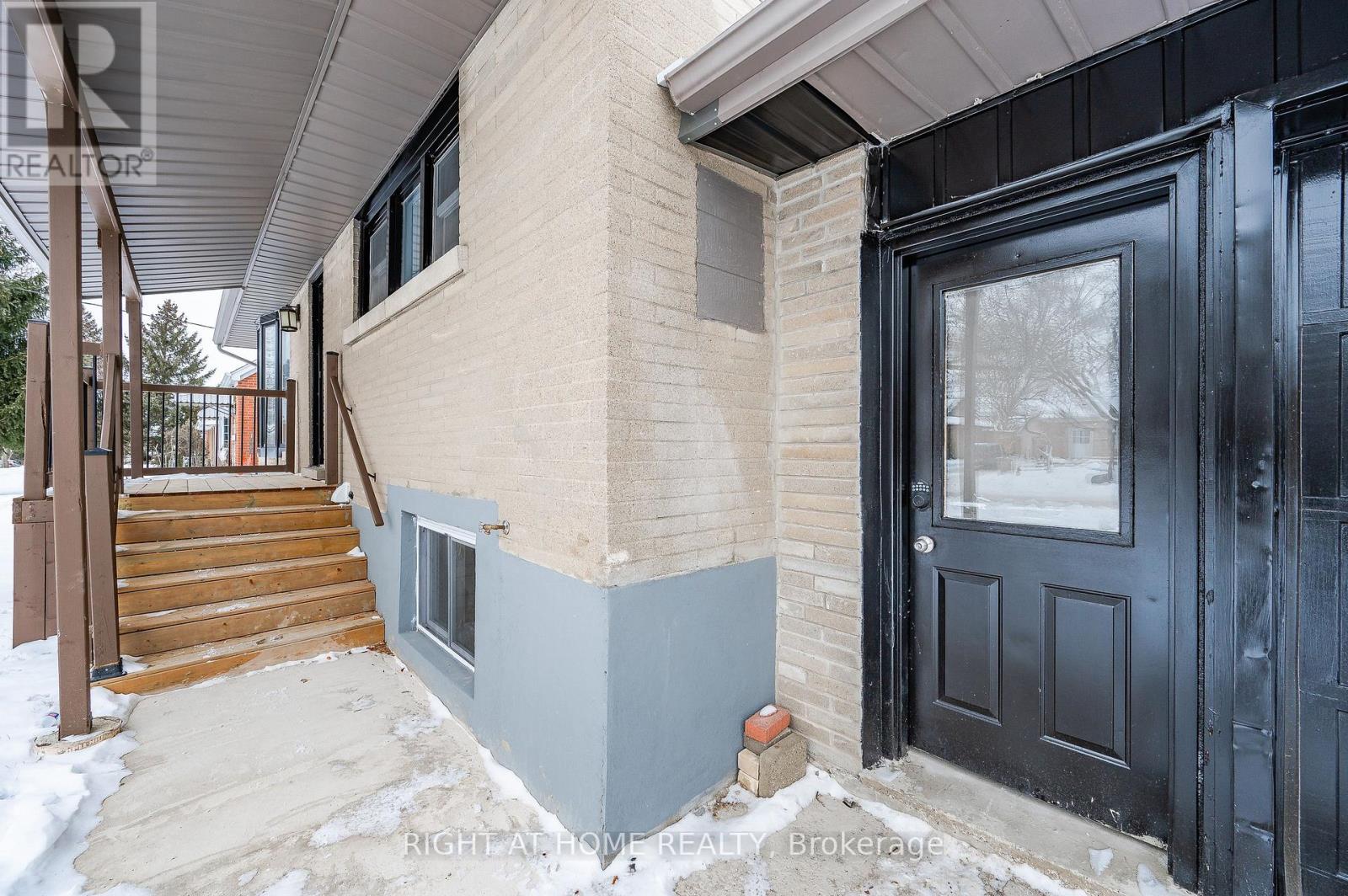 18 Ridgewood Avenue, Kitchener, Ontario  N2H 4L2 - Photo 4 - X13572076