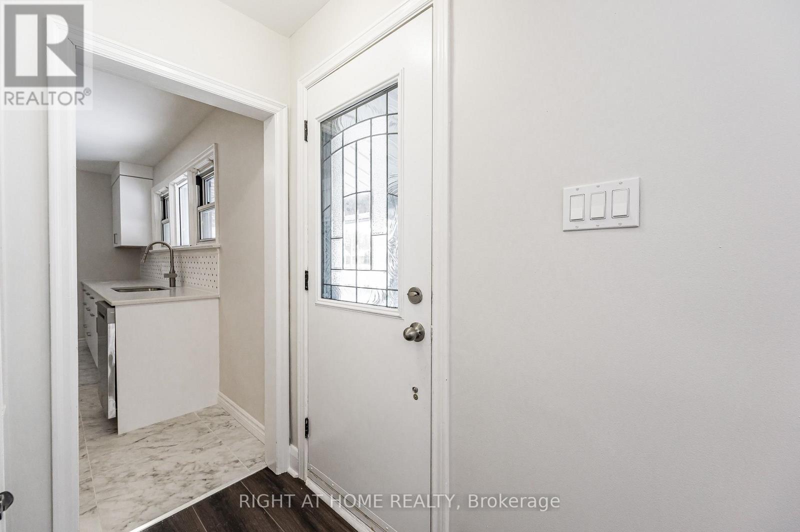 18 Ridgewood Avenue, Kitchener, Ontario  N2H 4L2 - Photo 6 - X13572076
