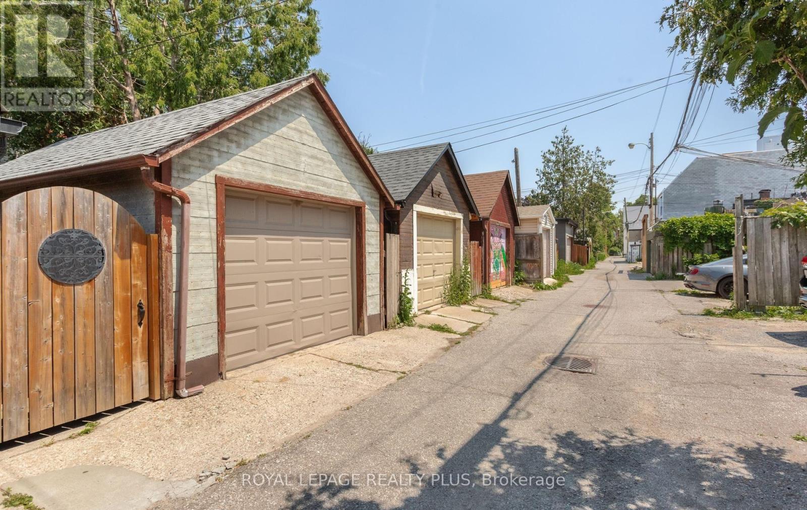39 Maria Street, Toronto, Ontario  M6P 1W1 - Photo 29 - W13559410