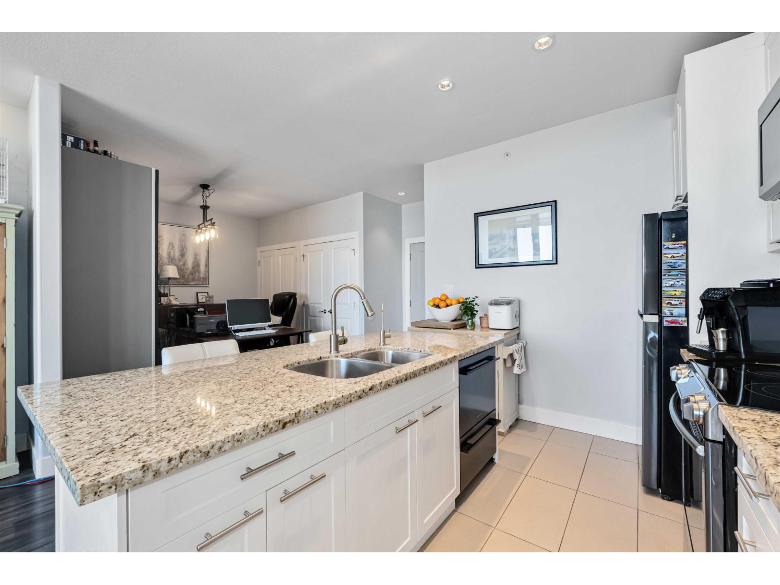 421 2970 King George Boulevard, Surrey, British Columbia  V4P 0E6 - Photo 4 - R3144605