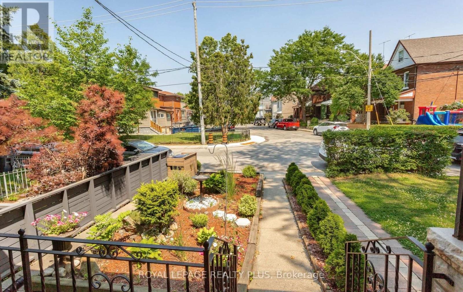 39 Maria Street, Toronto, Ontario M6P 1W1 - Photo 5 - W13559410