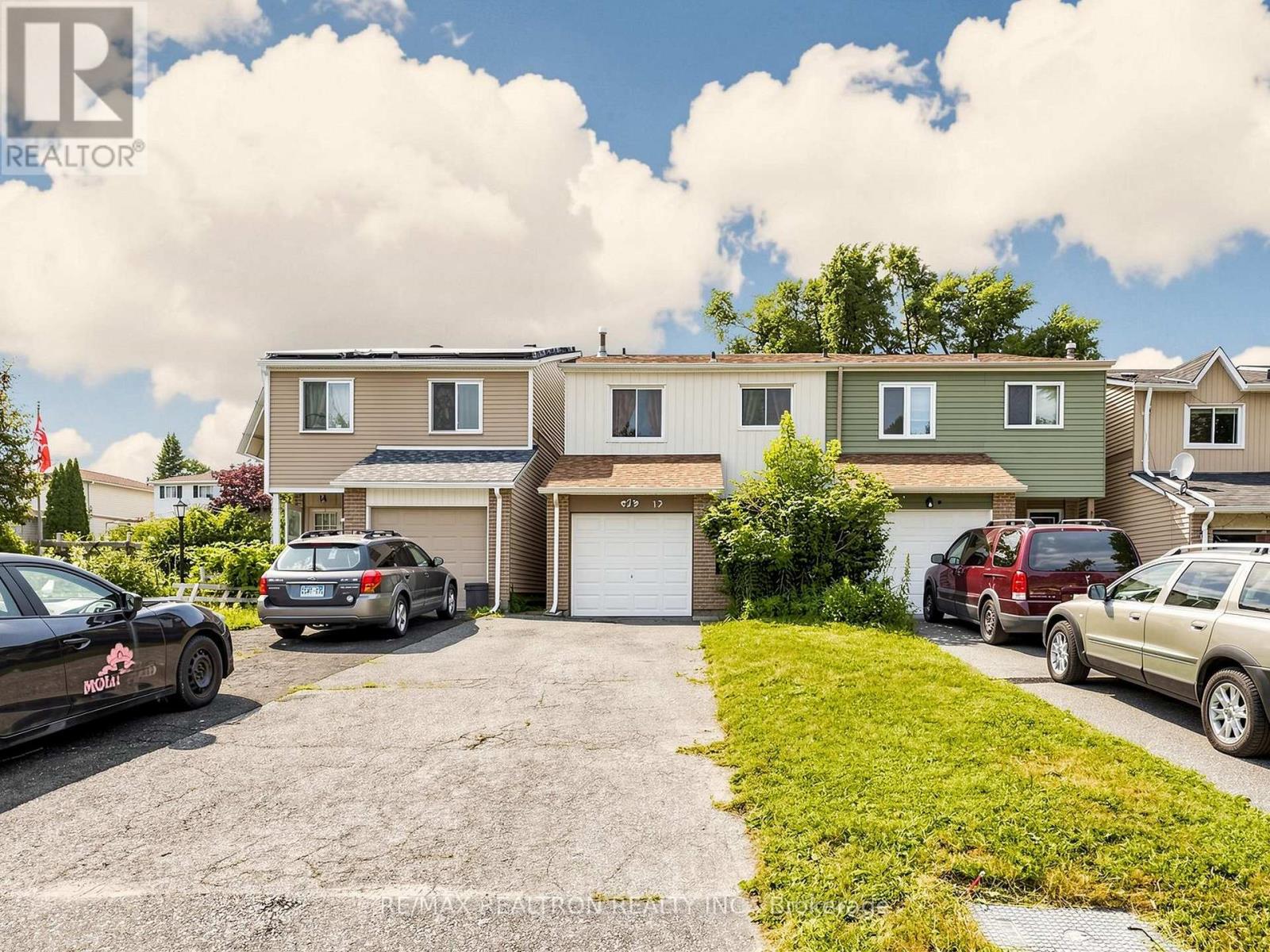 12 Robin Court, Barrie, Ontario  L4M 5M1 - Photo 1 - S13572254