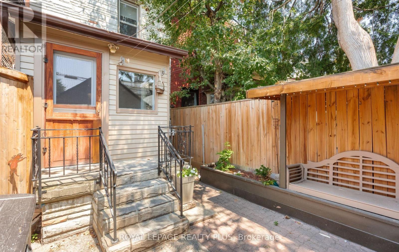 39 Maria Street, Toronto, Ontario M6P 1W1 - Photo 24 - W13559410