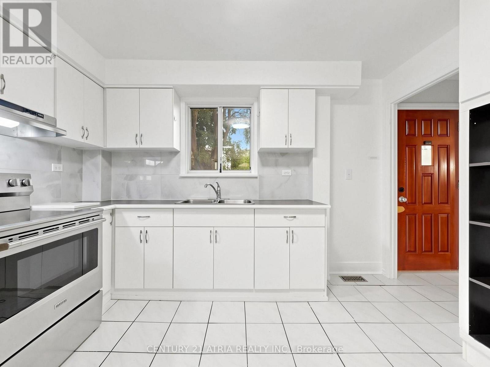 21 Mahoney Avenue, Toronto, Ontario M6M 2H5 - Photo 14 - W13571940