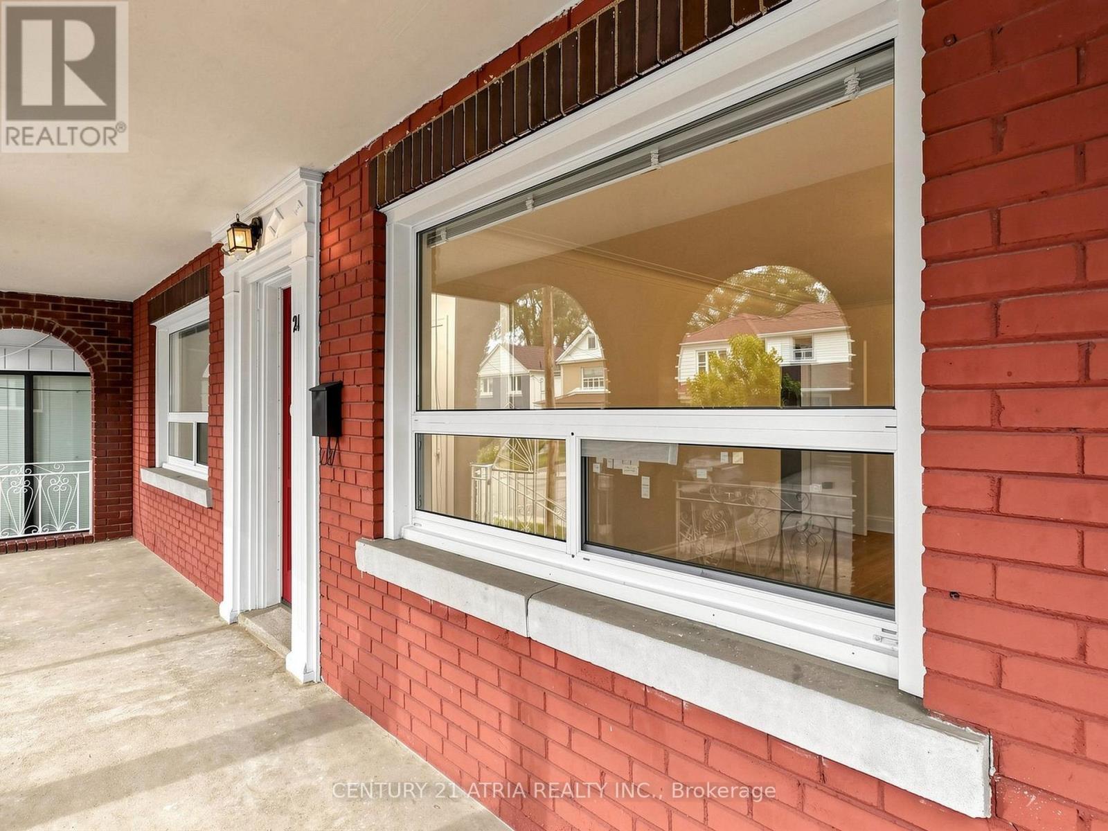 21 Mahoney Avenue, Toronto, Ontario M6M 2H5 - Photo 3 - W13571940