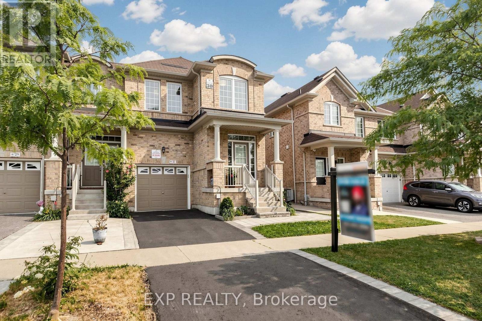 27 Hatton Court, Brampton, Ontario L6Y 5T5 - Photo 2 - W13572240