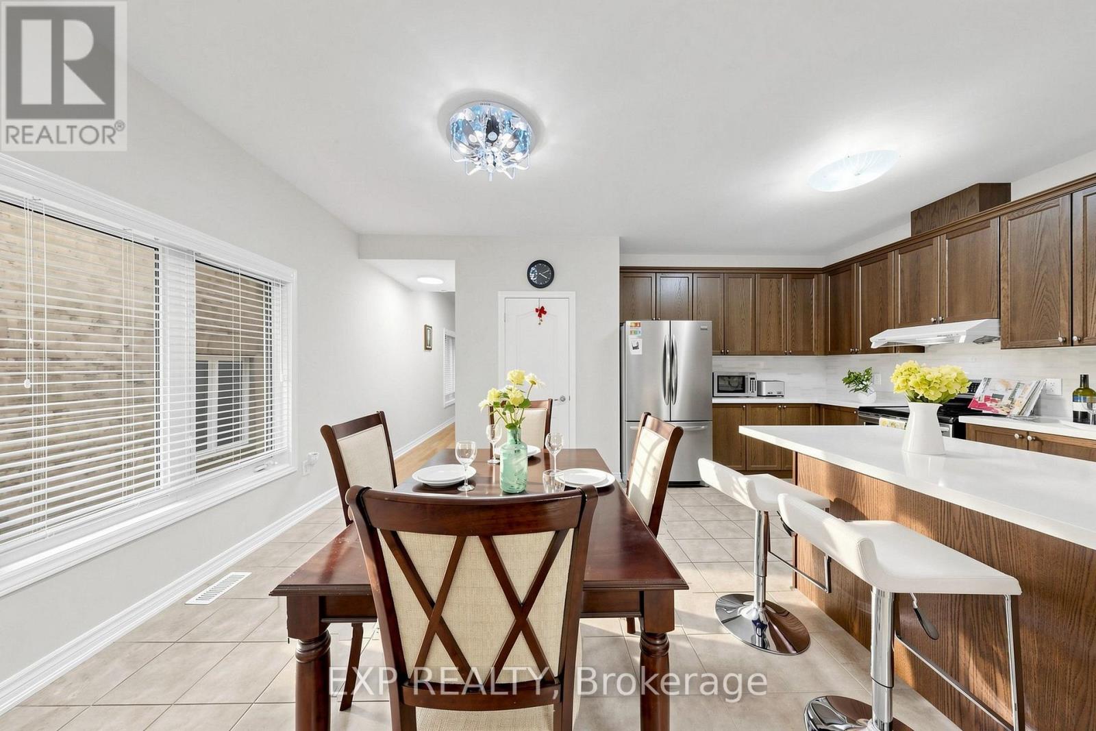 27 Hatton Court, Brampton, Ontario L6Y 5T5 - Photo 4 - W13572240