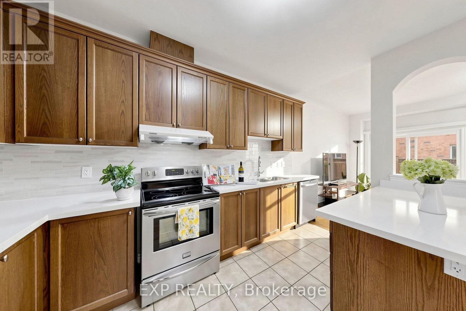 27 Hatton Court, Brampton, Ontario L6Y 5T5 - Photo 6 - W13572240