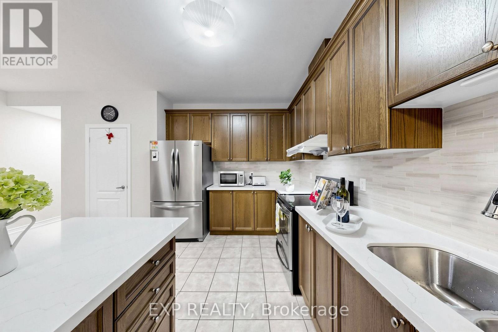27 Hatton Court, Brampton, Ontario L6Y 5T5 - Photo 8 - W13572240