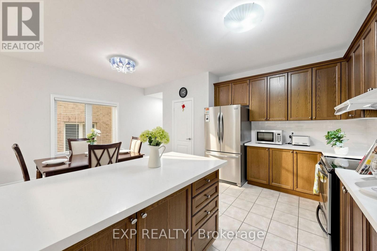 27 Hatton Court, Brampton, Ontario L6Y 5T5 - Photo 9 - W13572240