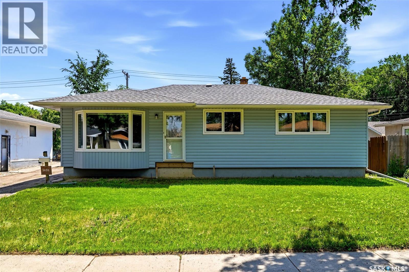 1631 Macpherson Avenue, Regina, Saskatchewan  S4S 4E1 - Photo 1 - SK042785