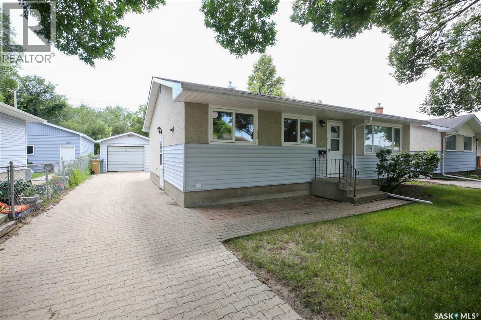 83 Woodward Avenue, Regina, Saskatchewan  S4R 3H3 - Photo 2 - SK042738