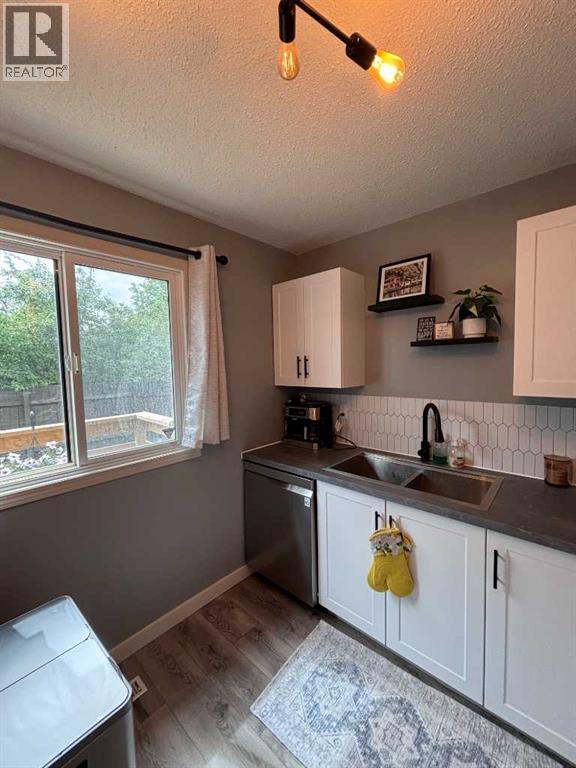 111 Columbia Place W, Lethbridge, Alberta  T1k 5A8 - Photo 2 - A2319539