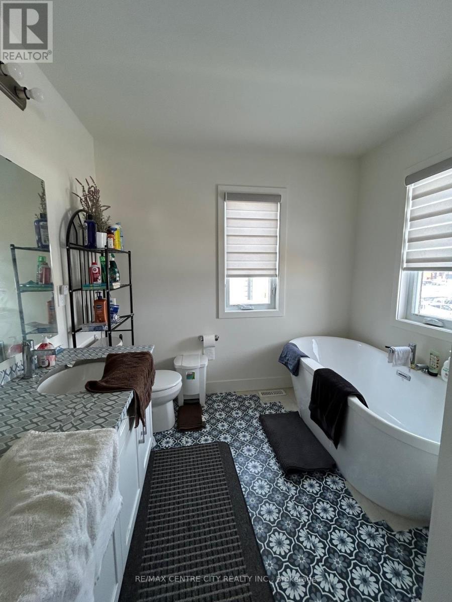 1520 Twilite Boulevard S, London North, Ontario  N6G 3P2 - Photo 4 - X13536370