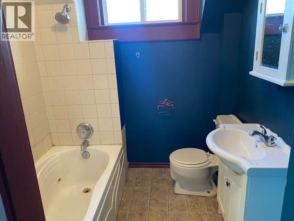 4826 47 Street, Camrose, Alberta  T4V 1J6 - Photo 10 - A2282693