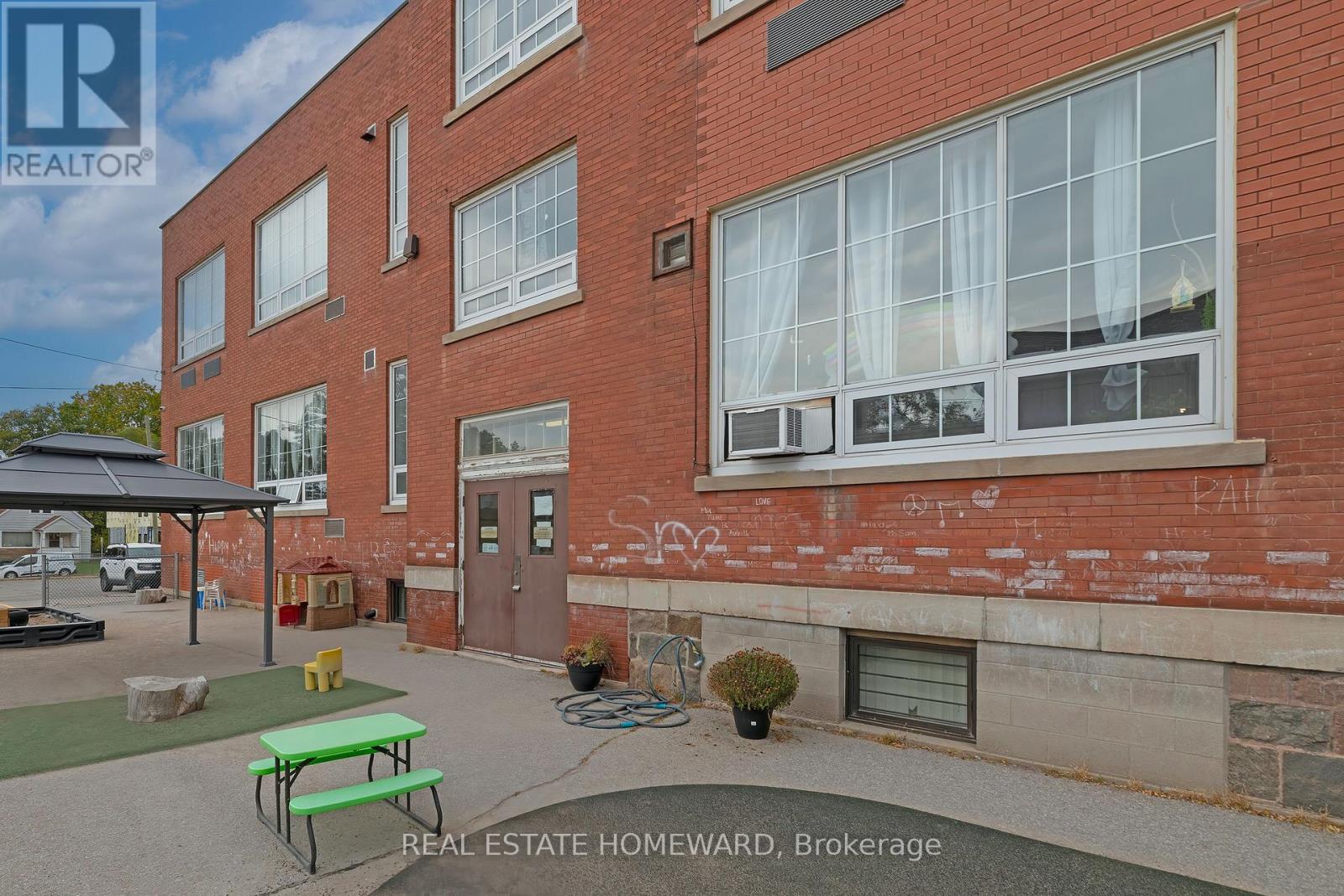 202 Simcoe Street N, Oshawa, Ontario  L1G 4S9 - Photo 32 - E13572366