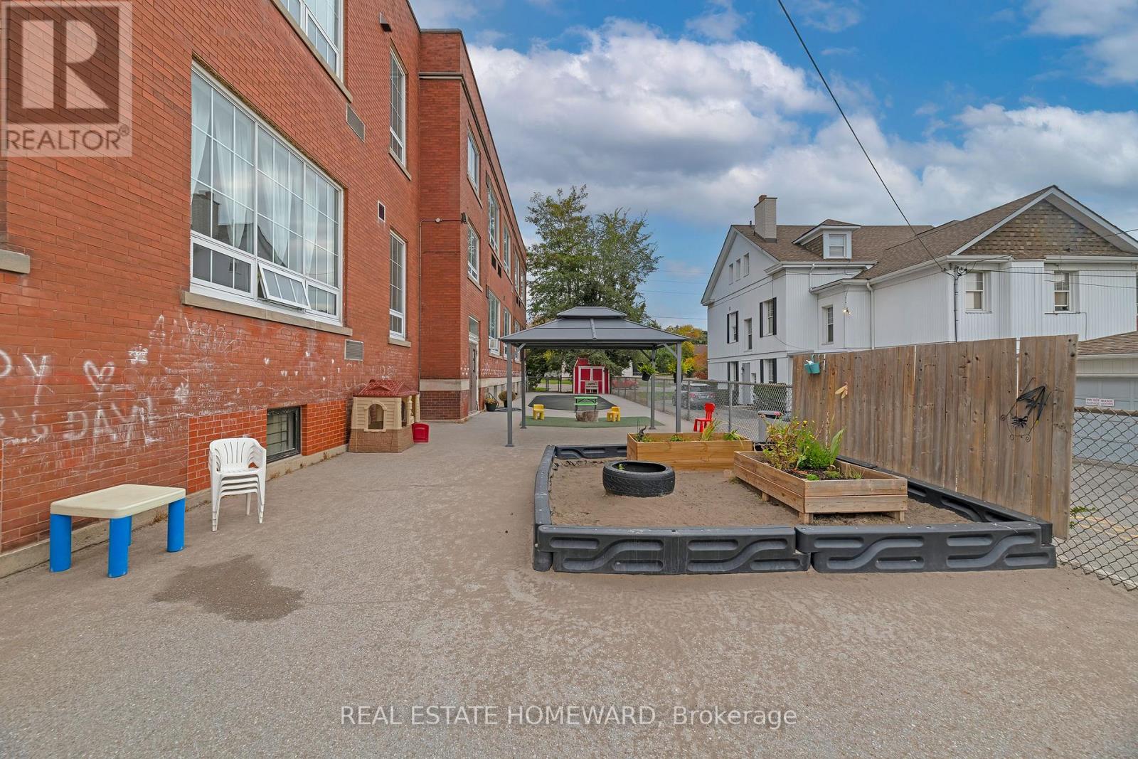 202 Simcoe Street N, Oshawa, Ontario  L1G 4S9 - Photo 34 - E13572366