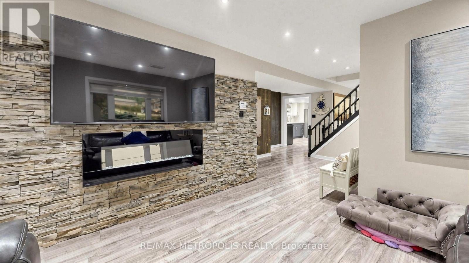 2739 Ireton Street E, Innisfil, Ontario  L9S 2J2 - Photo 8 - N13572416
