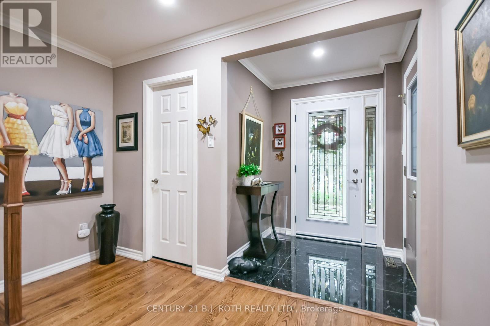 139 Kozlov Street, Barrie, Ontario L4N 4R1 - Photo 4 - S13572486