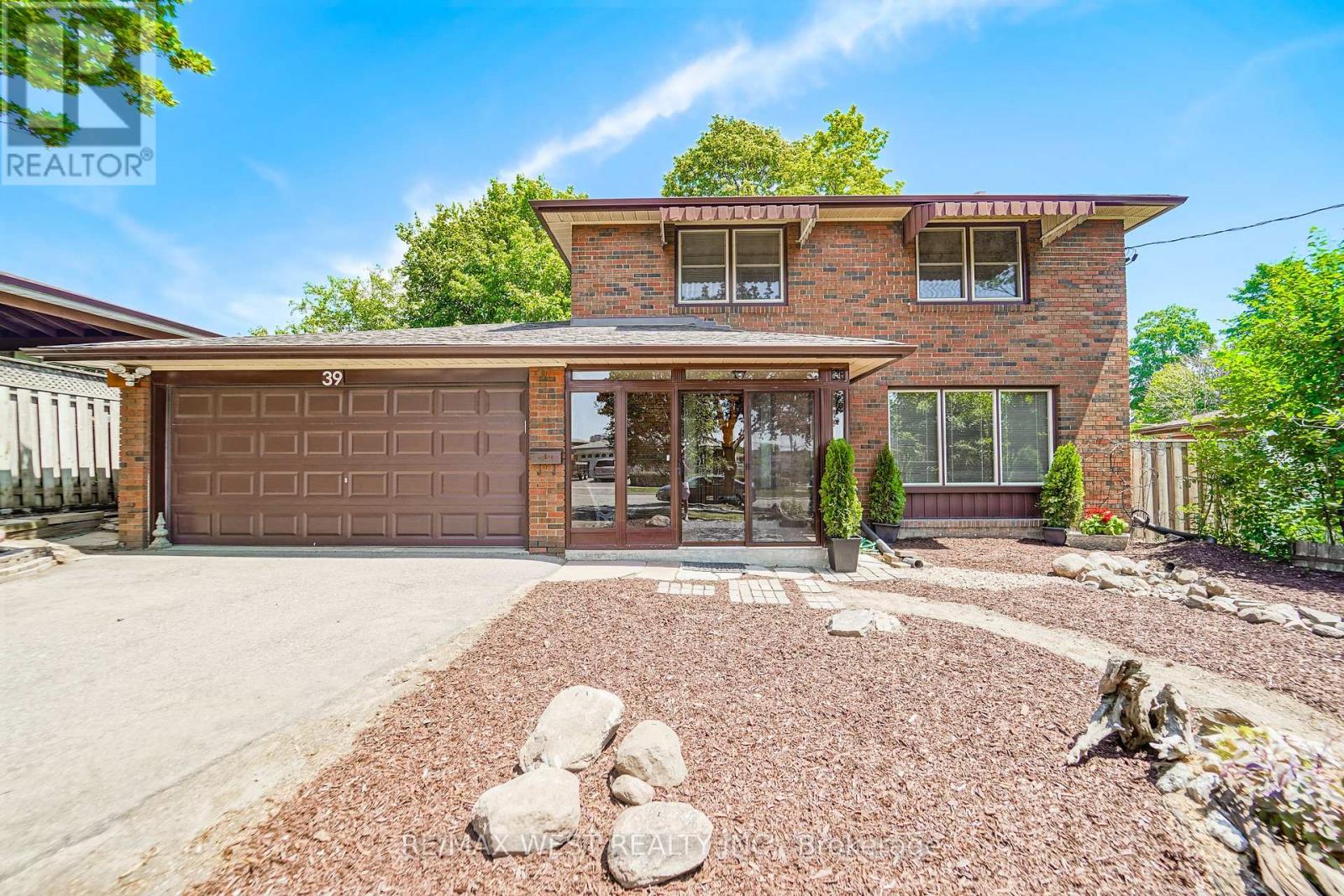 39 MADRON CRESCENT, Toronto, Ontario