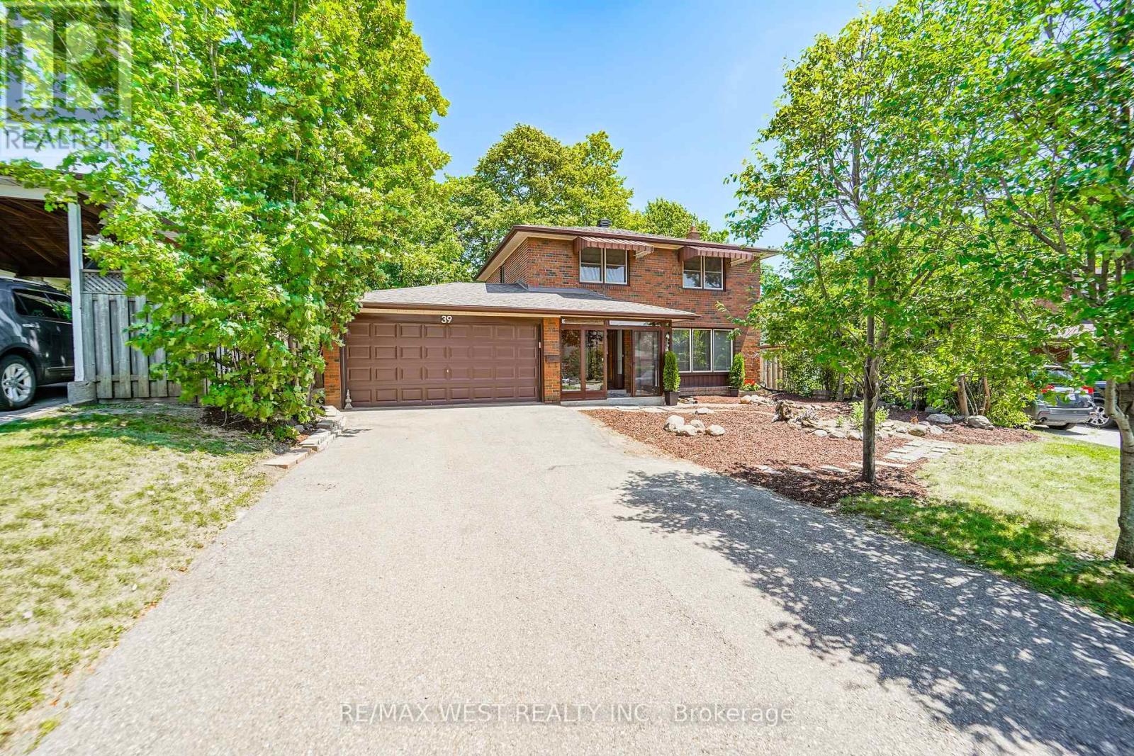 39 Madron Crescent, Toronto, Ontario  M3J 1H8 - Photo 2 - W13572330