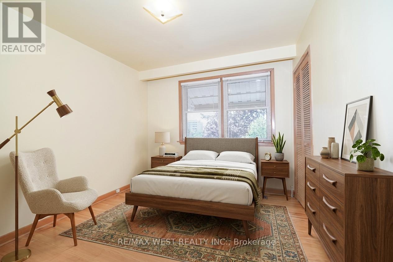 39 Madron Crescent, Toronto, Ontario  M3J 1H8 - Photo 6 - W13572330