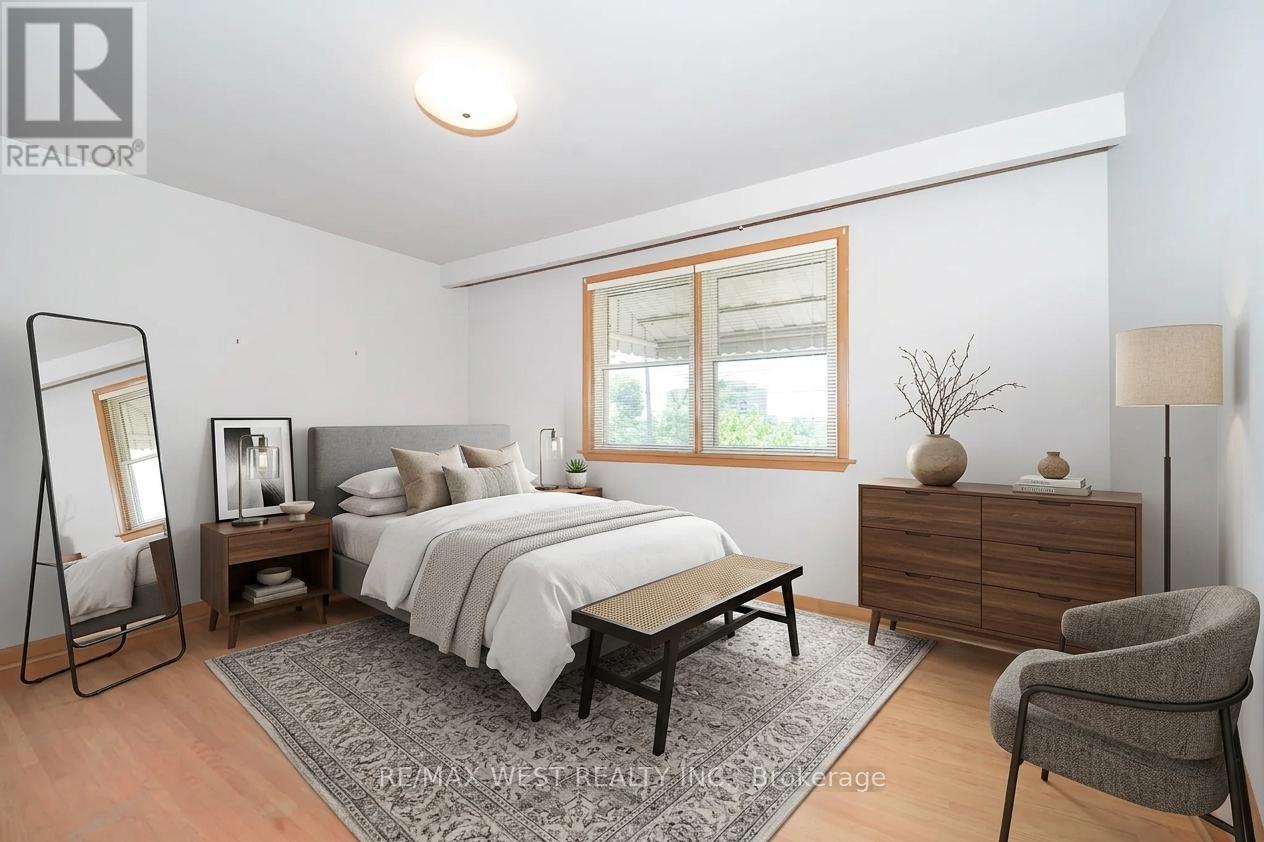 39 Madron Crescent, Toronto, Ontario  M3J 1H8 - Photo 7 - W13572330