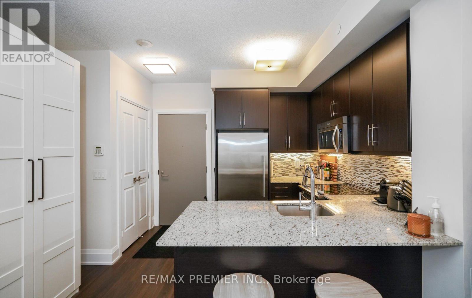 303 - 2 Old Mill Drive, Toronto, Ontario  M6S 0A2 - Photo 13 - W13572460