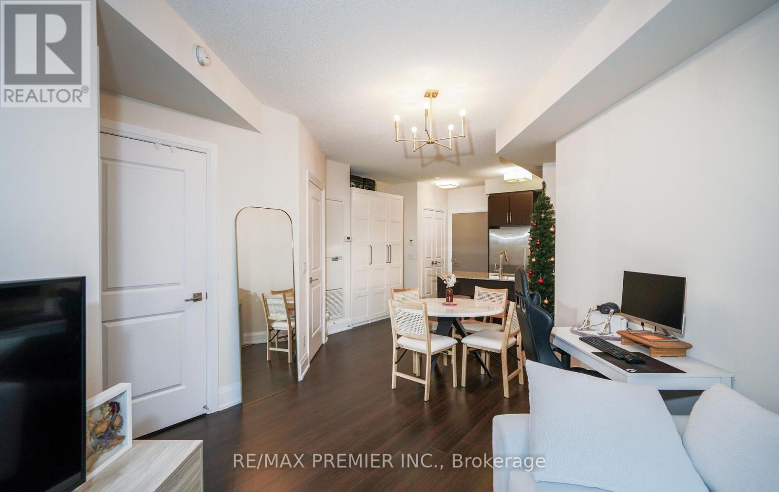 303 - 2 Old Mill Drive, Toronto, Ontario  M6S 0A2 - Photo 14 - W13572460