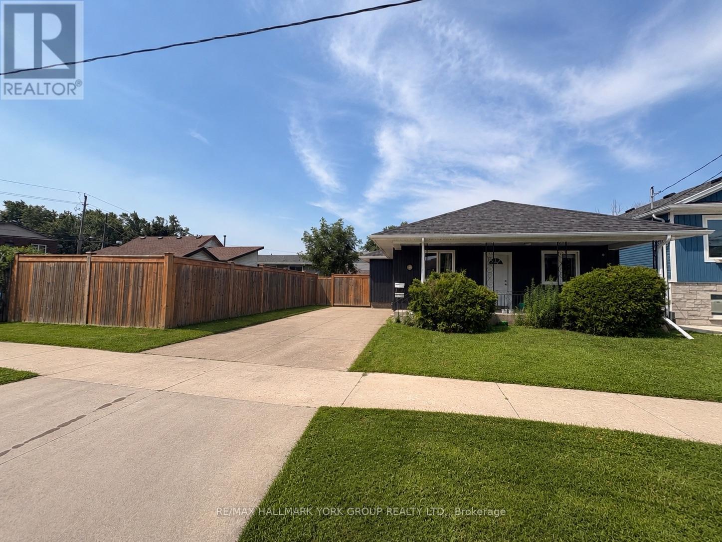 72 Churchill Street, St. Catharines, Ontario  L2S 2P5 - Photo 1 - X13572410