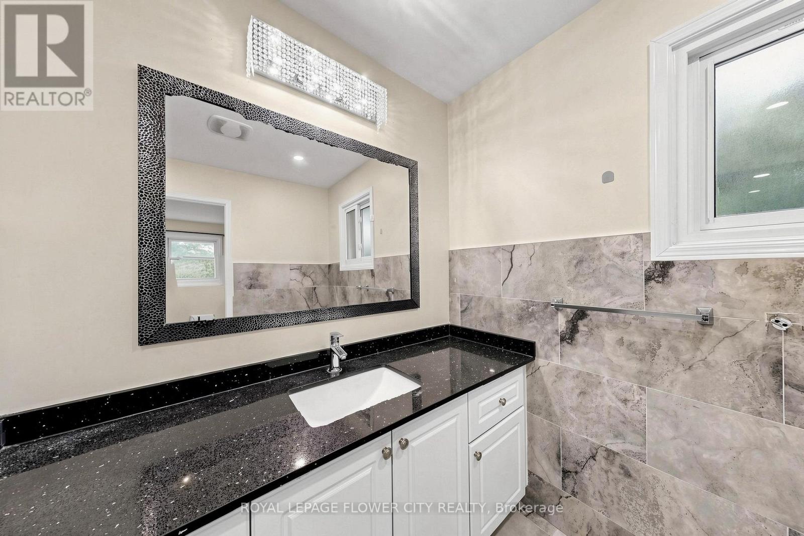 116 Flowertown Avenue, Brampton, Ontario  L6X 3Y6 - Photo 31 - W13564308