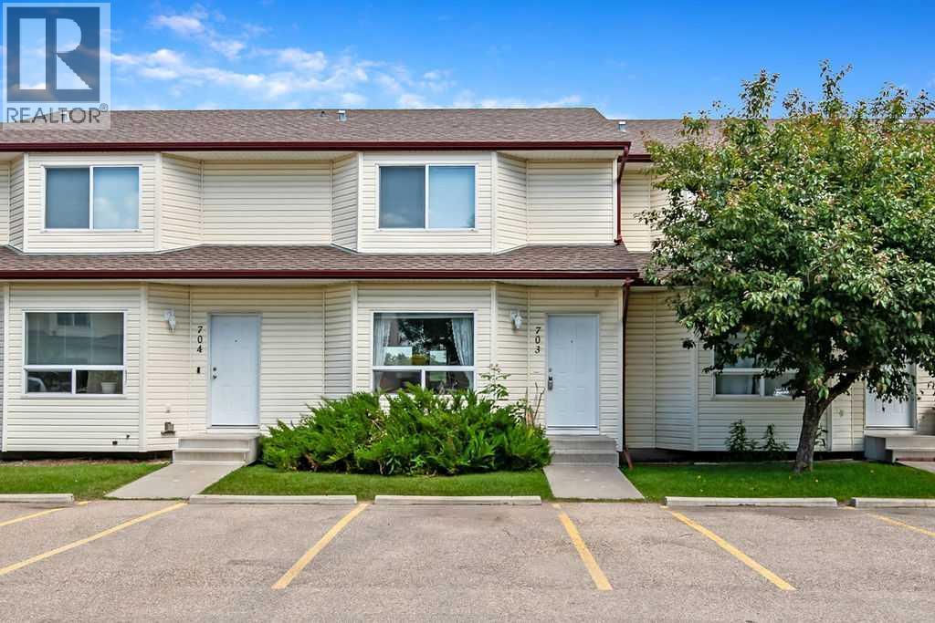 703 Eagleview Place NW, High River, Alberta  T1V 1Y6 - Photo 2 - A2328238