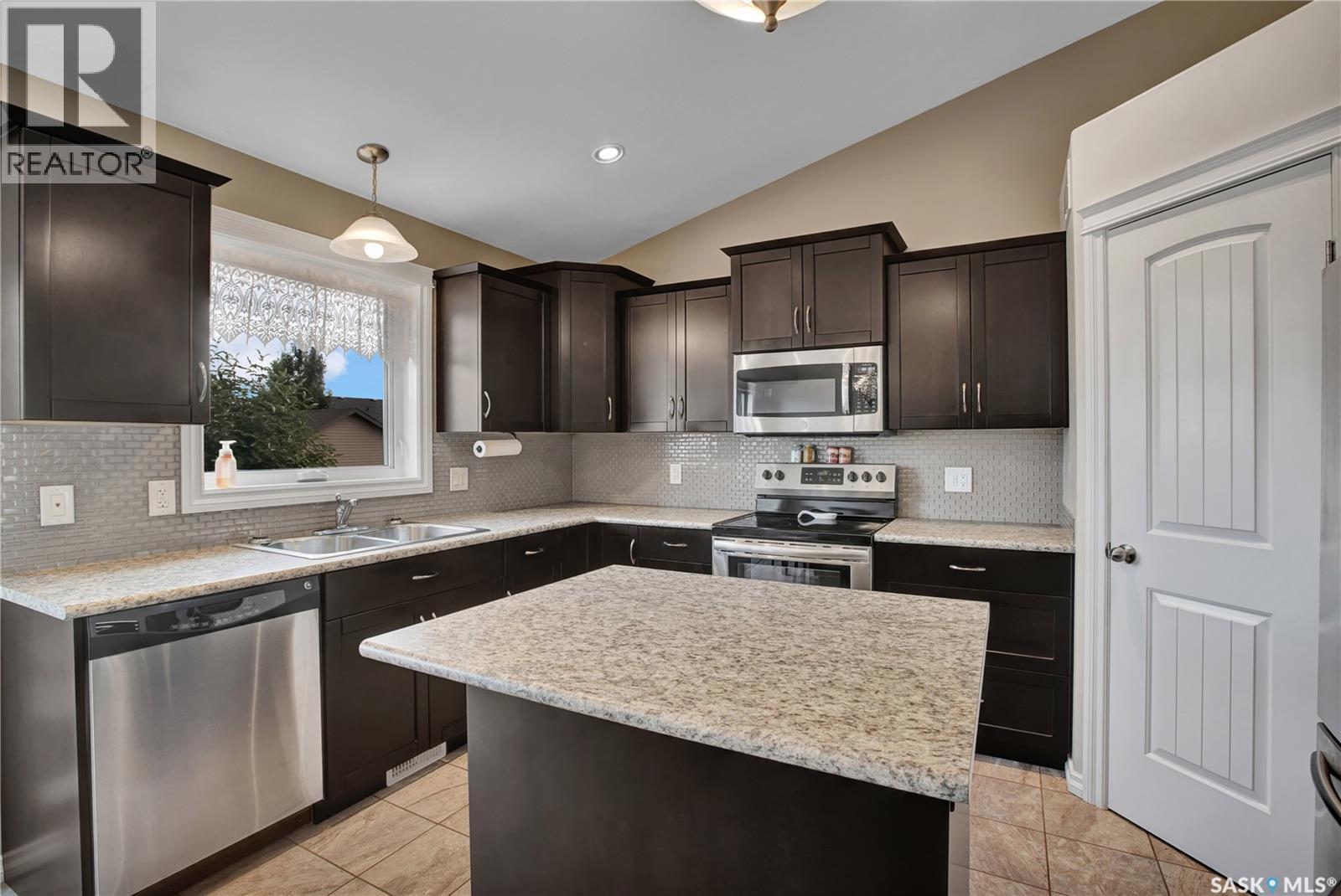 412 Lyle Crescent, Warman, Saskatchewan  S0K 4S1 - Photo 7 - SK042574