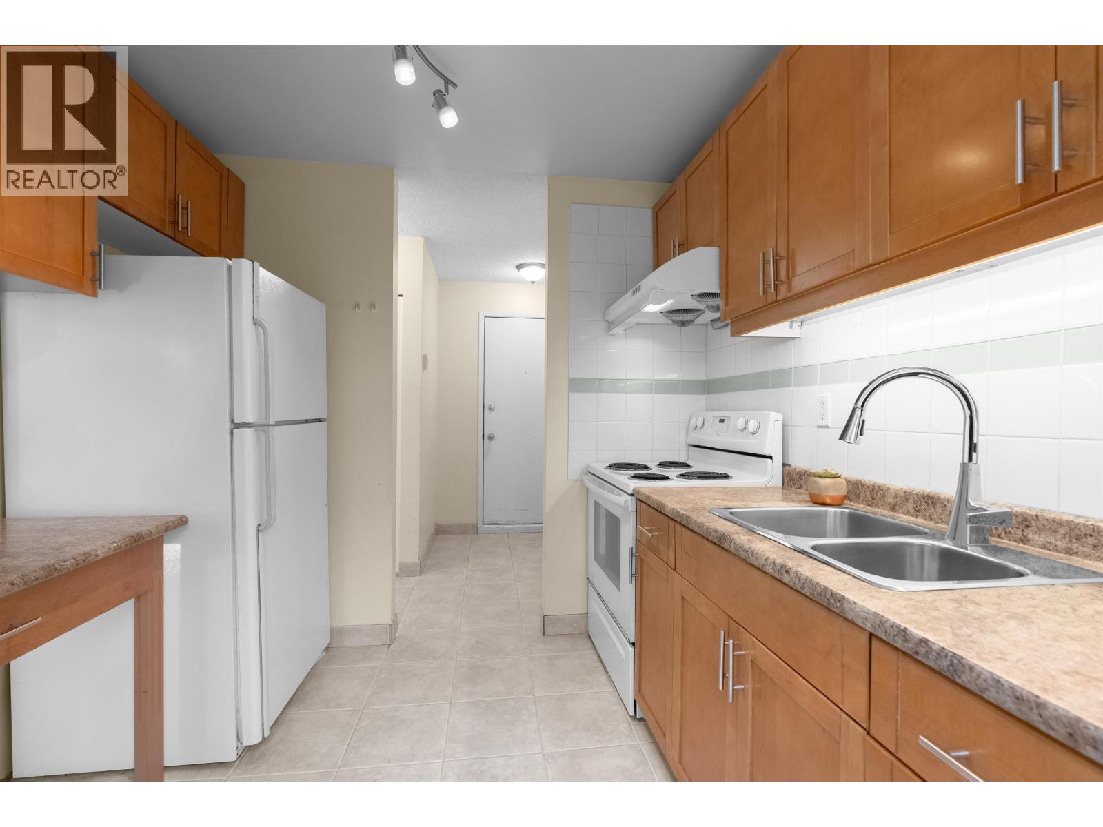 201 9153 Saturna Drive, Burnaby, British Columbia  V3J 7K1 - Photo 2 - R3146939