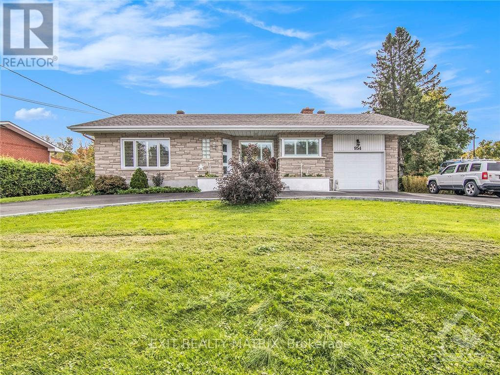954 NOTRE DAME STREET, Russell, Ontario