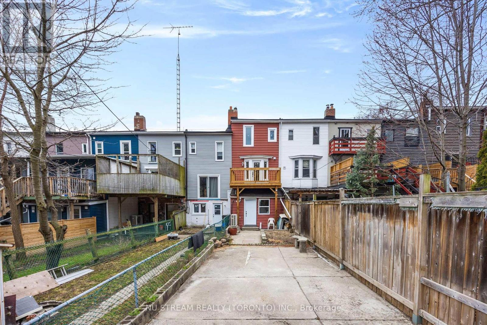 Lower Unit - 393 Jones Avenue, Toronto, Ontario  M4J 3G5 - Photo 10 - E13572726
