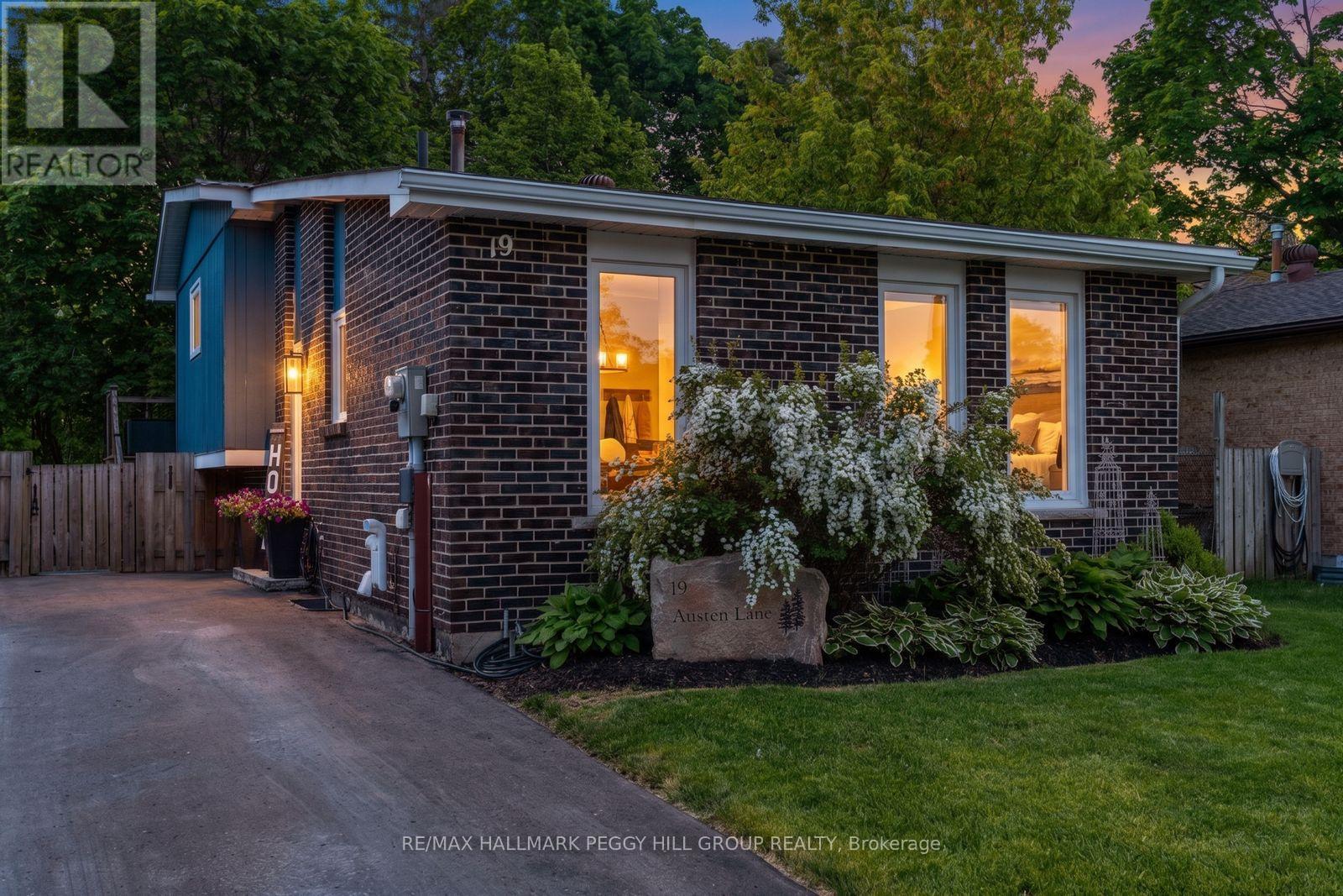 19 AUSTEN LANE, Barrie, Ontario
