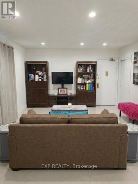 3 - 256 Lakeshore Road E, Mississauga, Ontario  L5G 1G9 - Photo 2 - W13572692