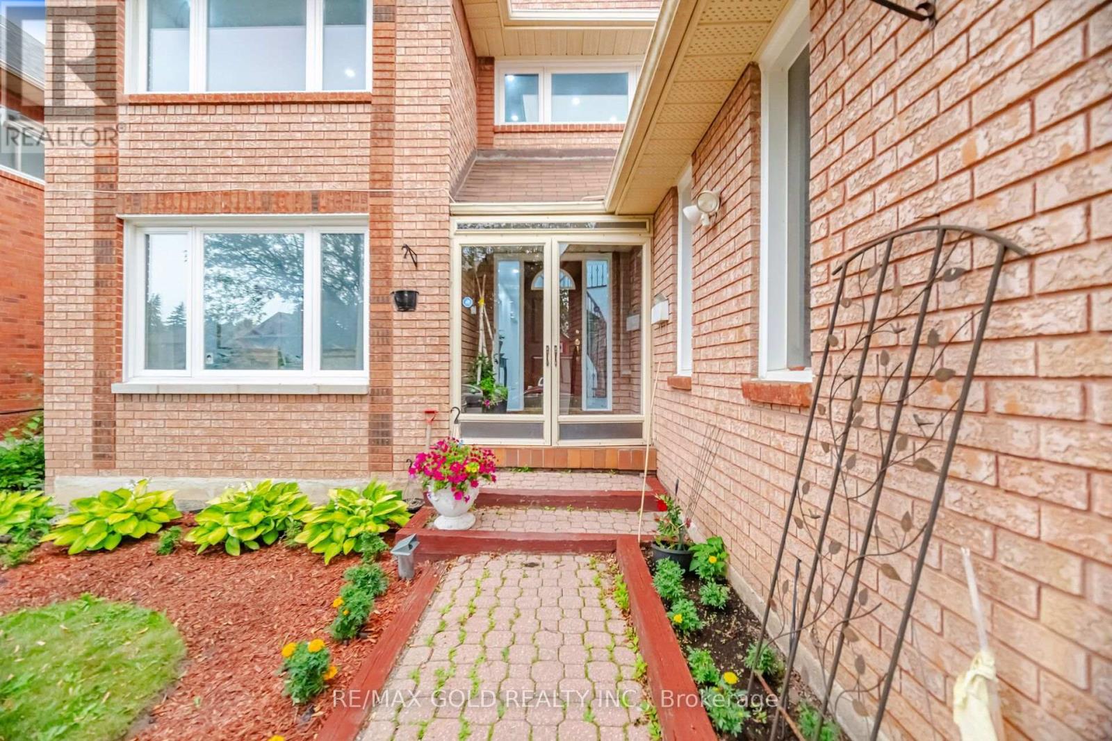 40 Kenpark Avenue, Brampton, Ontario  L6Z 3R5 - Photo 7 - W13572708