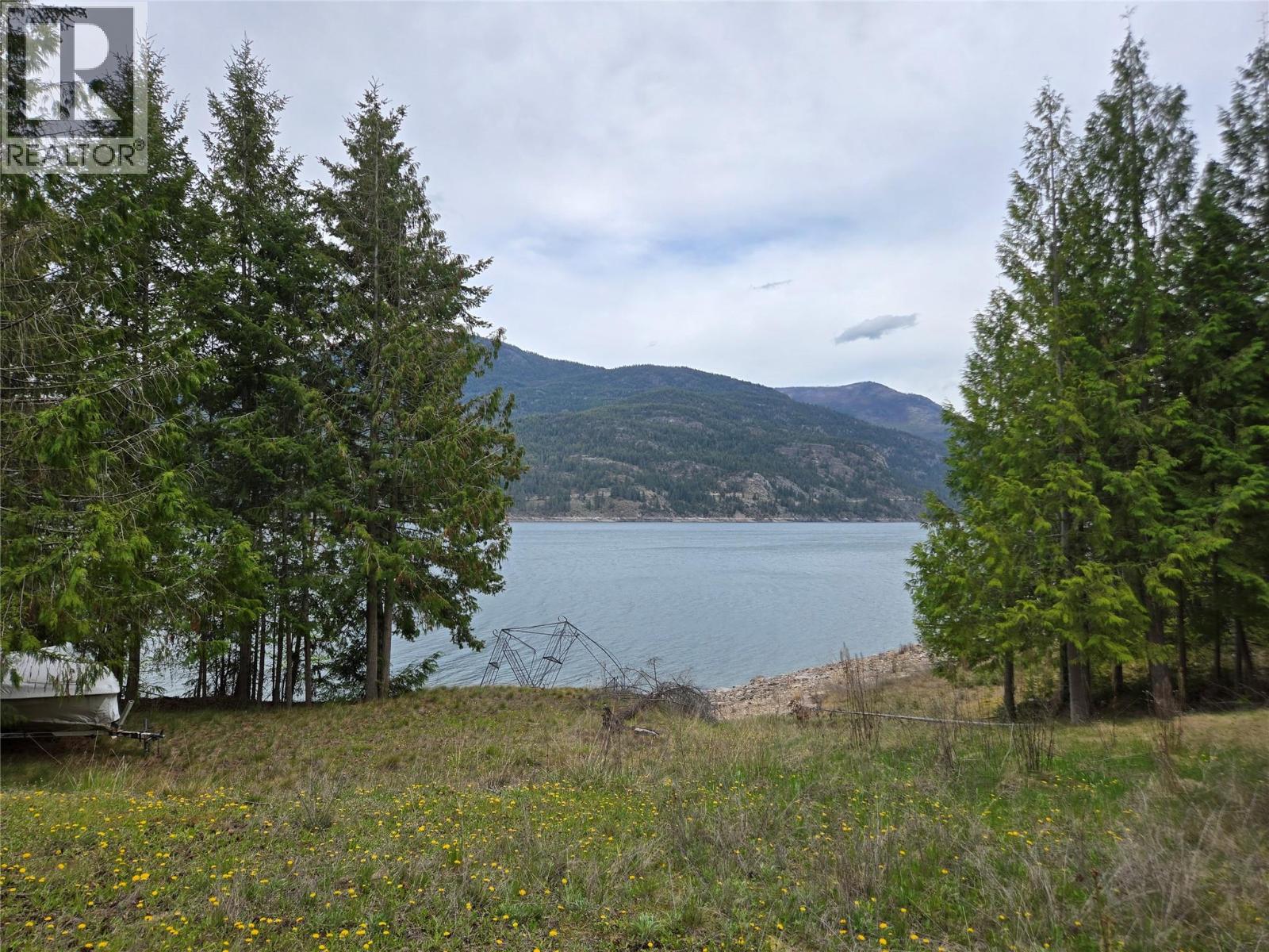 180 Lower Arrow Lake