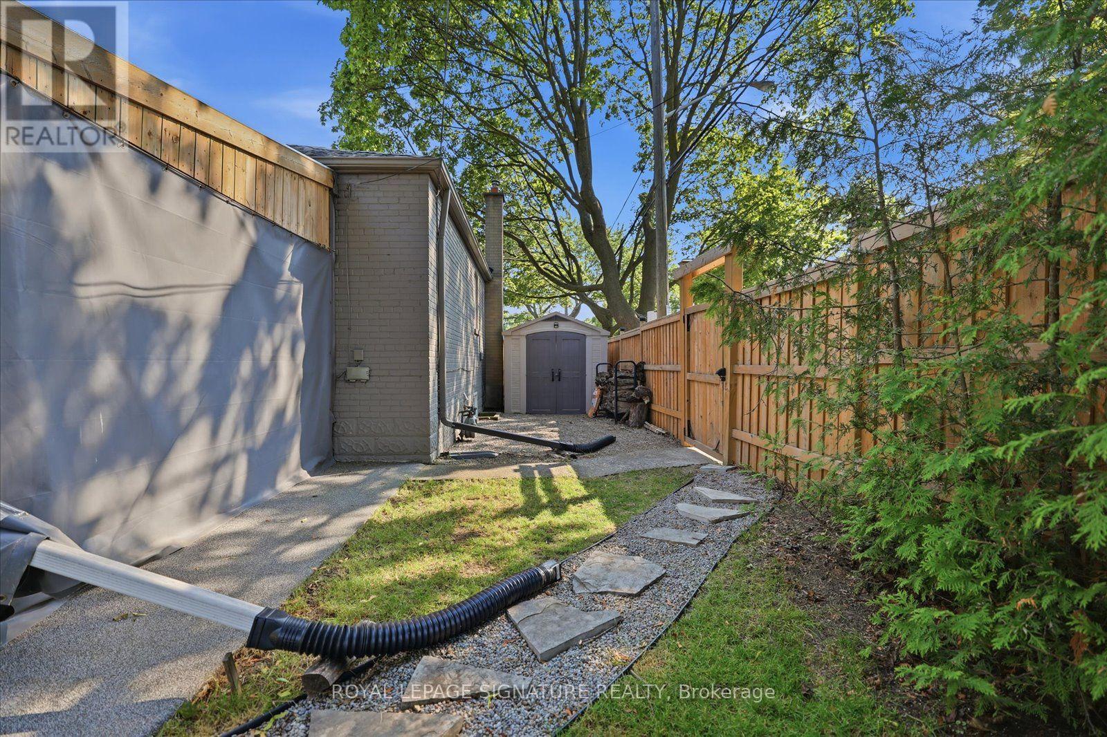 24 Latham Avenue, Toronto, Ontario  M1N 1M8 - Photo 39 - E13563382