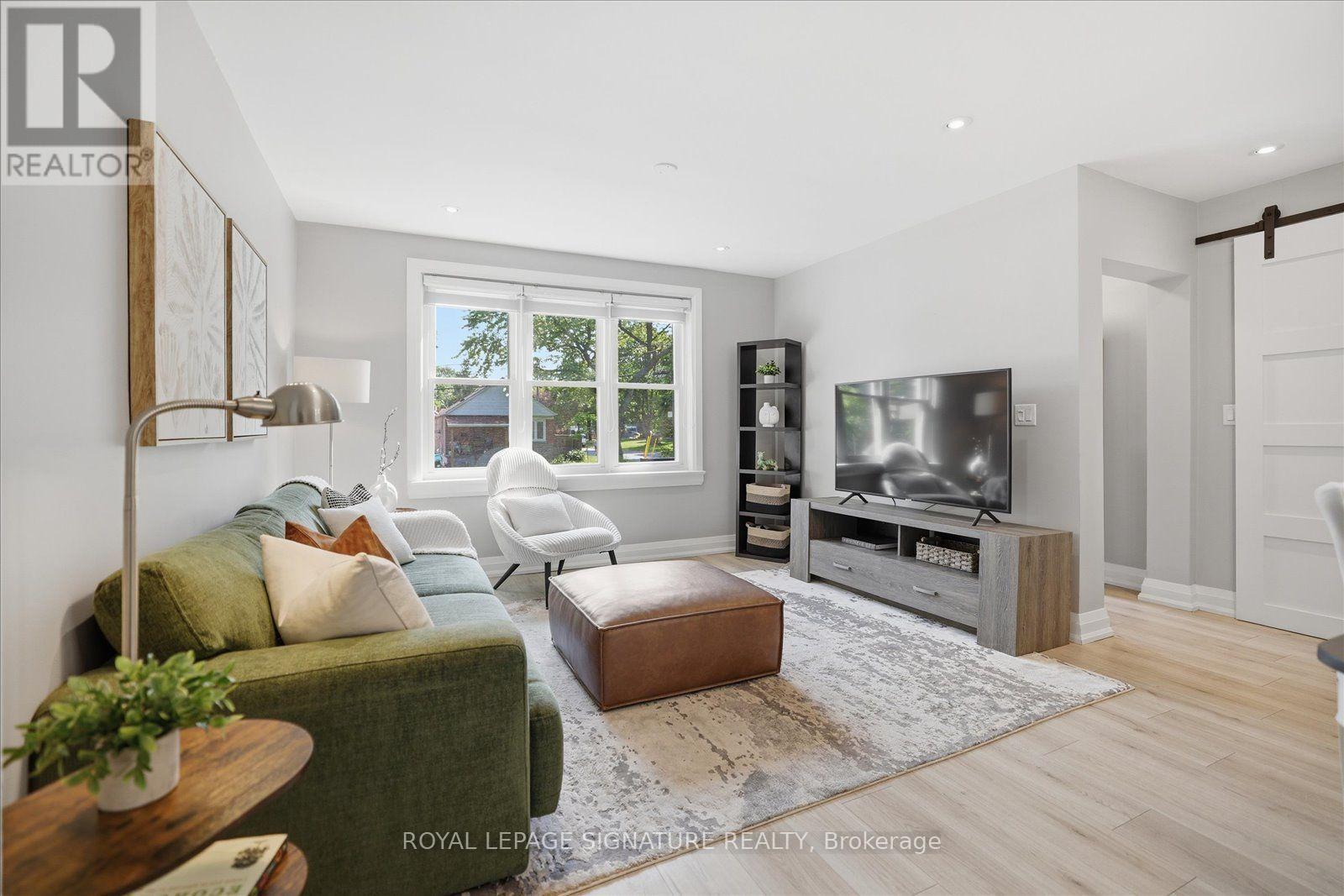24 Latham Avenue, Toronto, Ontario  M1N 1M8 - Photo 7 - E13563382