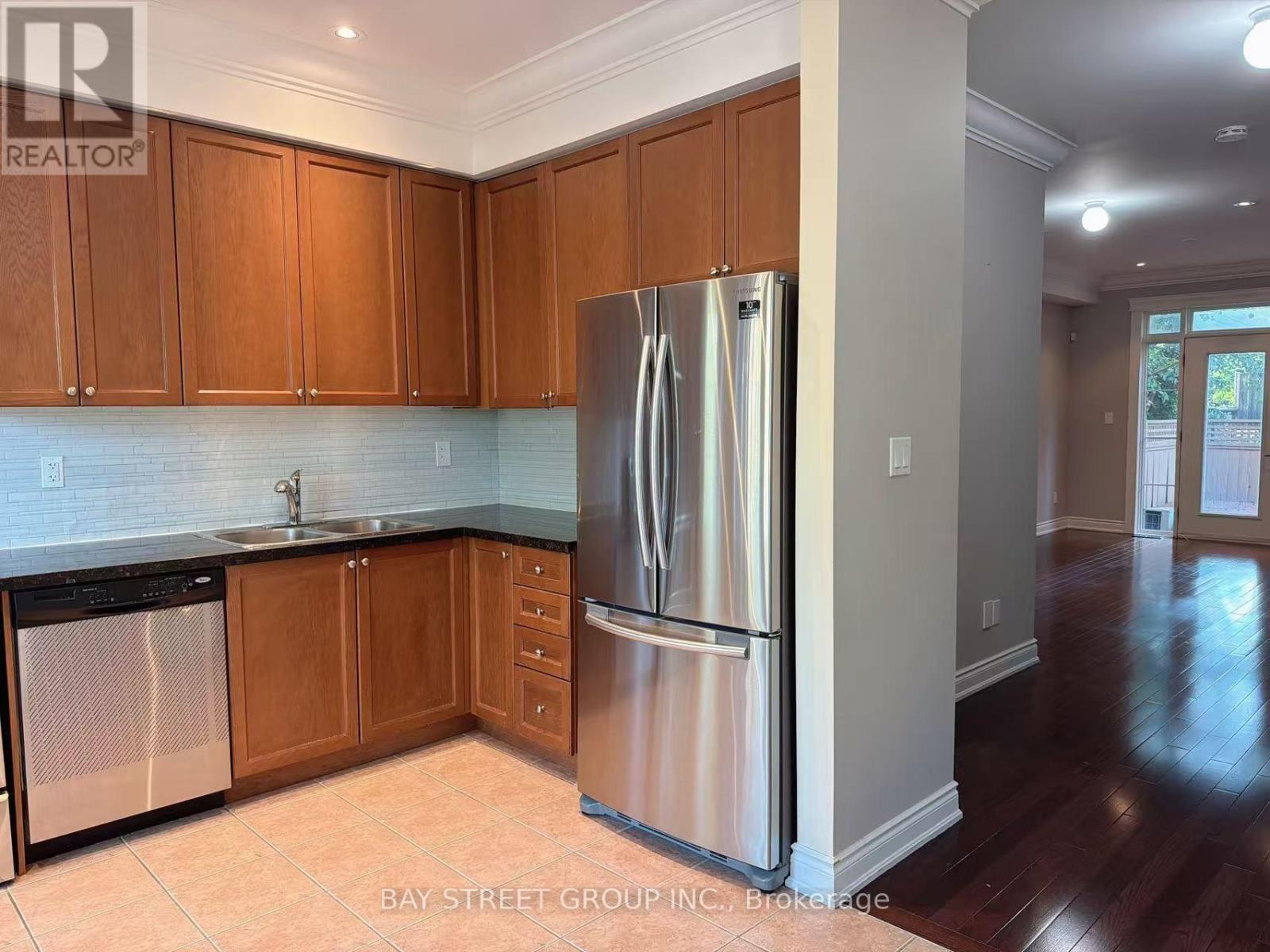 142 Hall Street, Richmond Hill, Ontario  L4C 4N8 - Photo 5 - N13572950