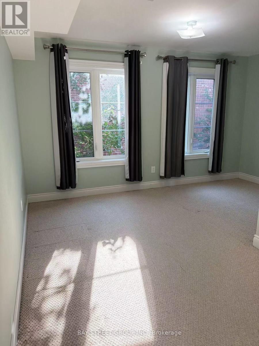 142 Hall Street, Richmond Hill, Ontario  L4C 4N8 - Photo 8 - N13572950