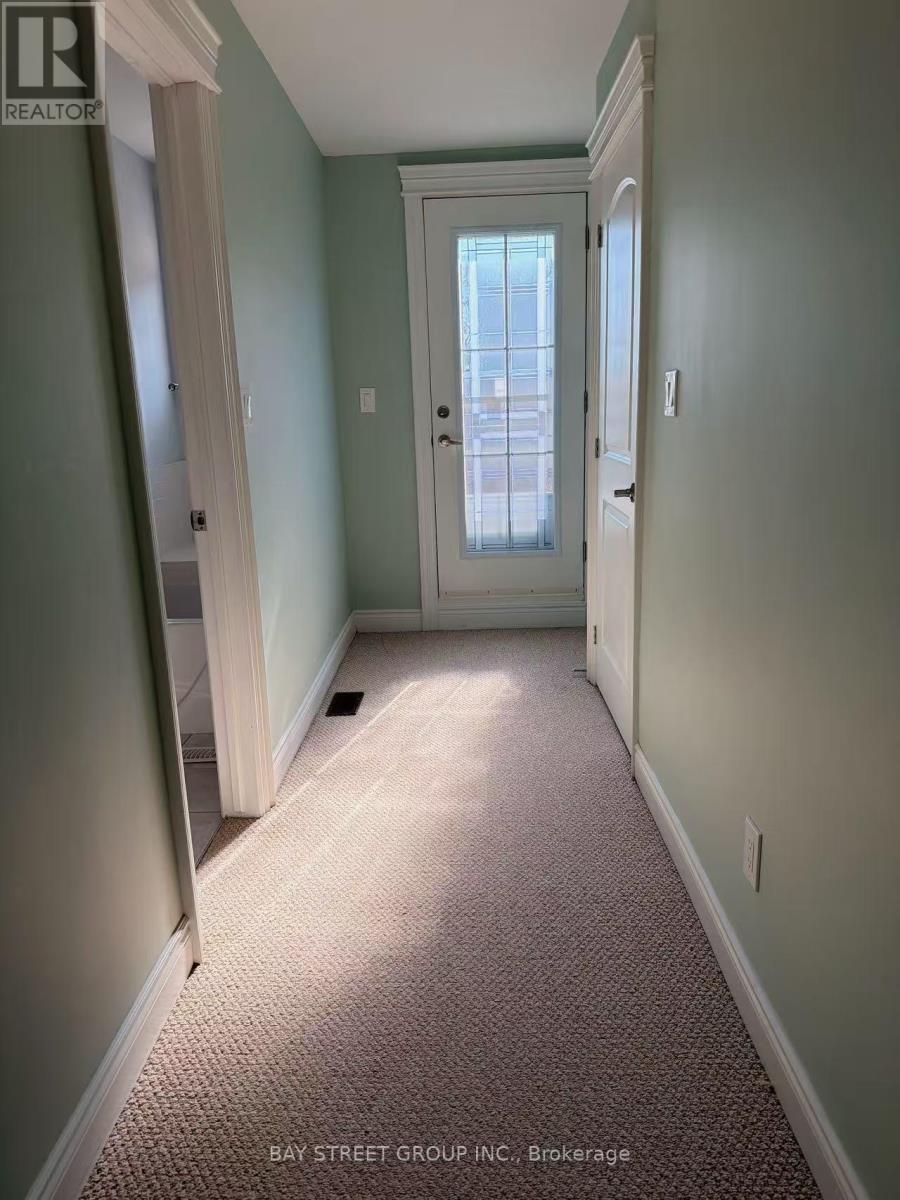 142 Hall Street, Richmond Hill, Ontario  L4C 4N8 - Photo 9 - N13572950