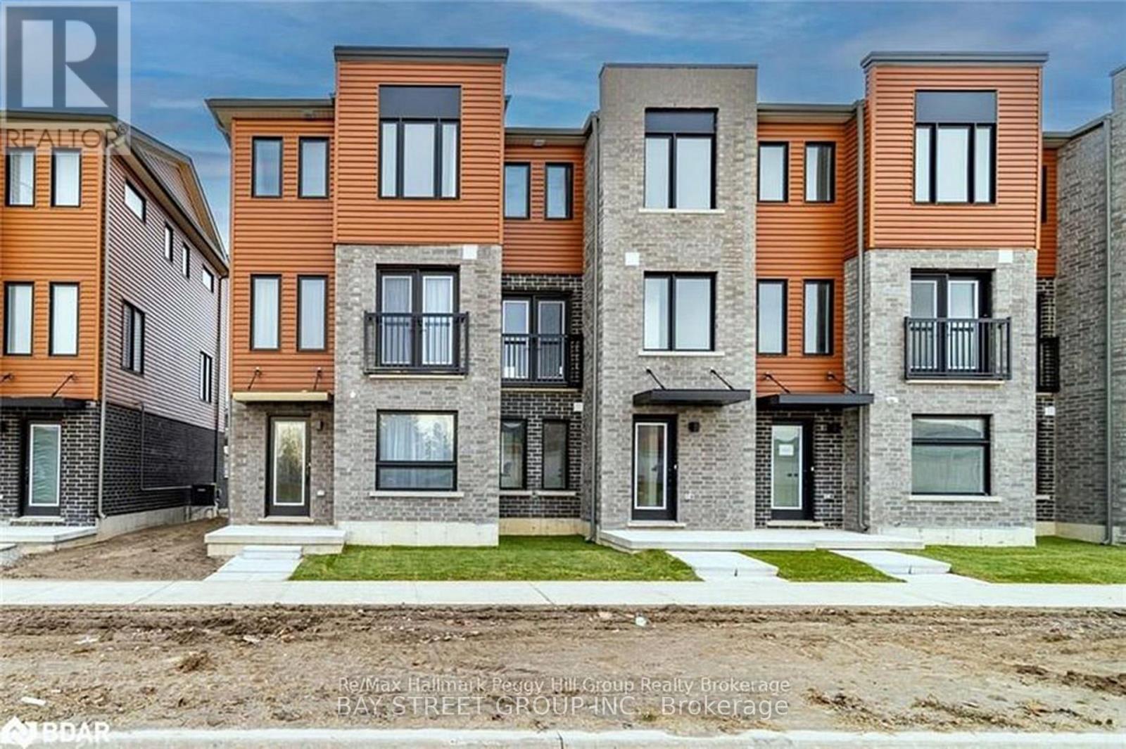 27 Fairlane Avenue, Barrie (Painswick South), Ontario  L9J 0N1 - Photo 1 - S13572982