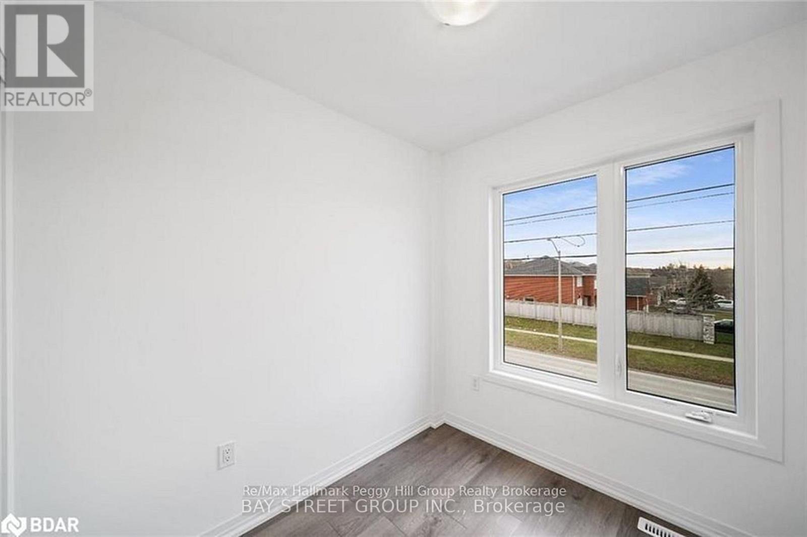 27 Fairlane Avenue, Barrie (Painswick South), Ontario  L9J 0N1 - Photo 8 - S13572982