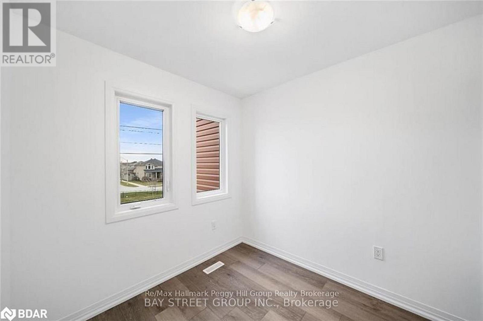 27 Fairlane Avenue, Barrie (Painswick South), Ontario  L9J 0N1 - Photo 9 - S13572982