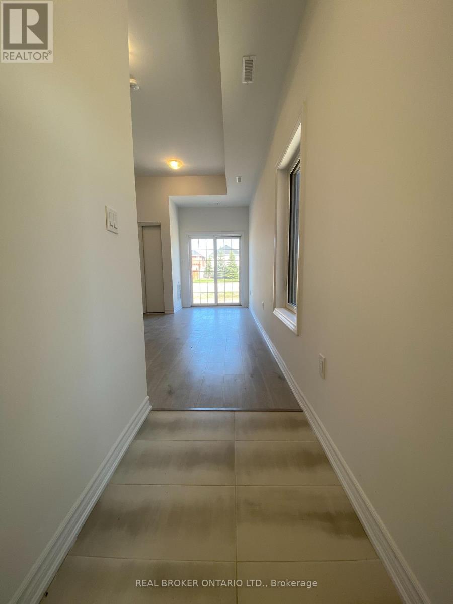 31a Pumpkin Corner Crescent, Barrie, Ontario  L9J 0T5 - Photo 2 - S13573026