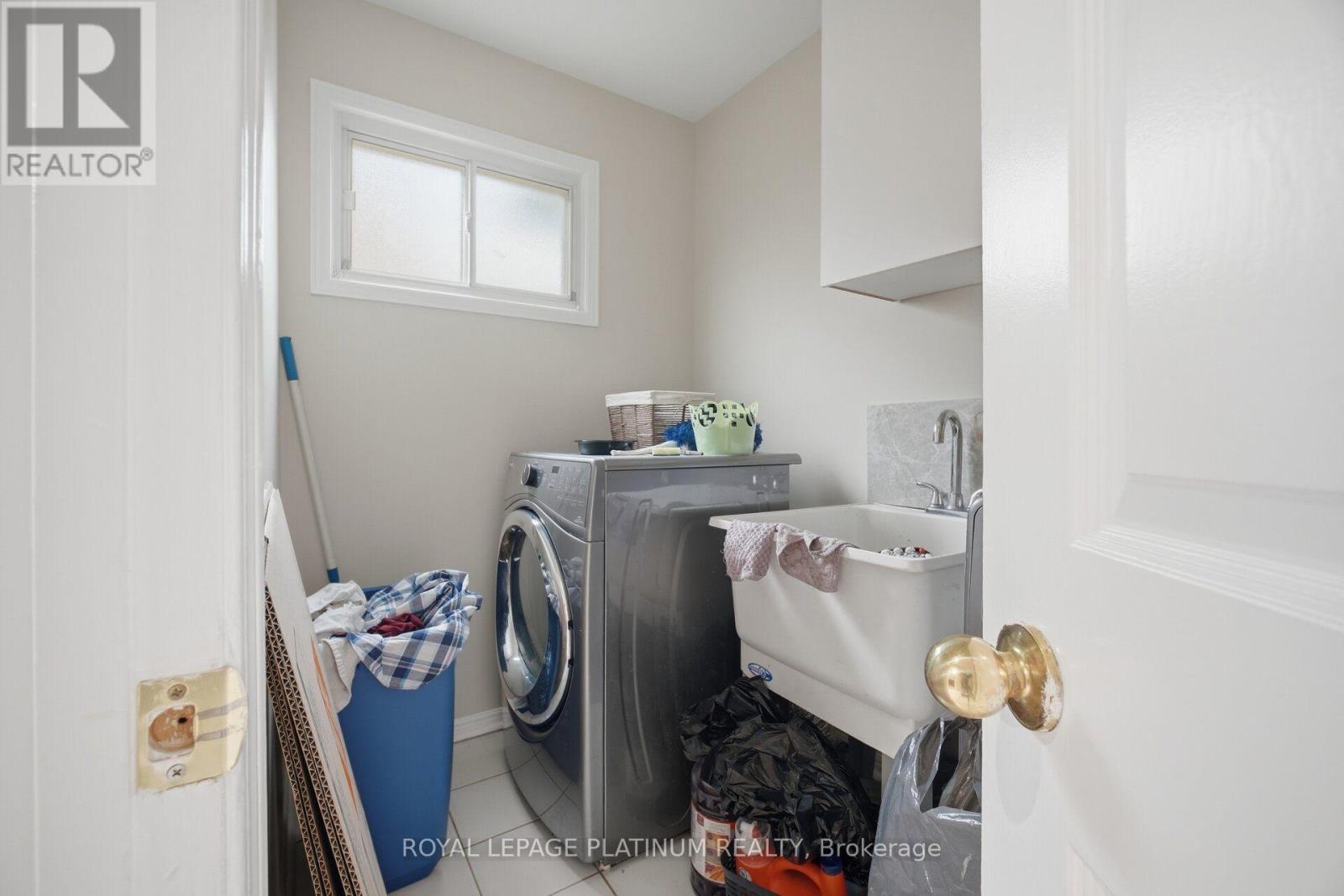 2542 Pollard Drive, Mississauga, Ontario  L5C 3H1 - Photo 22 - W13572836